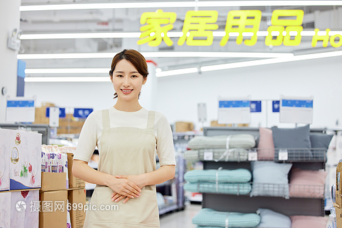 家居生活的美學向導 家居用品區(qū)女導購的溫情與專業(yè)